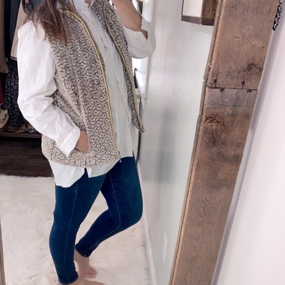 Faux fur zippered vest size medium - Picture 2 of 9